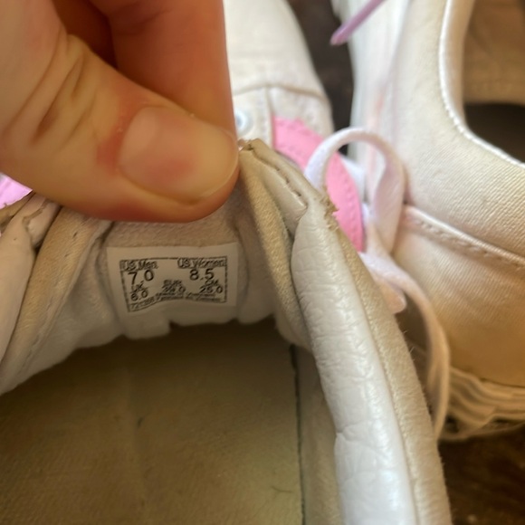 Custom Vans pink and white with charms - Picture 4 of 4